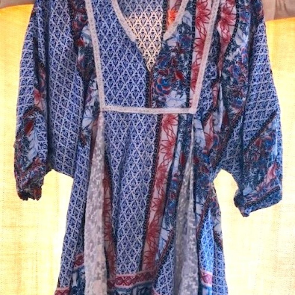 Plus Size UMGEE XL Blue and Multi-color Top with Lace Insets